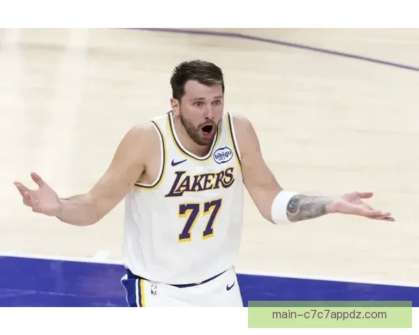 东契奇戏耍慢速内线自信更加满